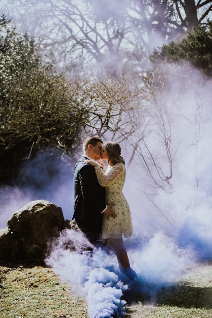 photo originale des mariées avec fumigènes