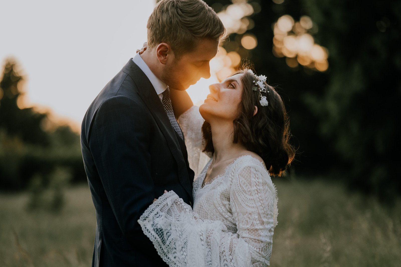 Natural couple portrait in warm evening light during a wedding in France.